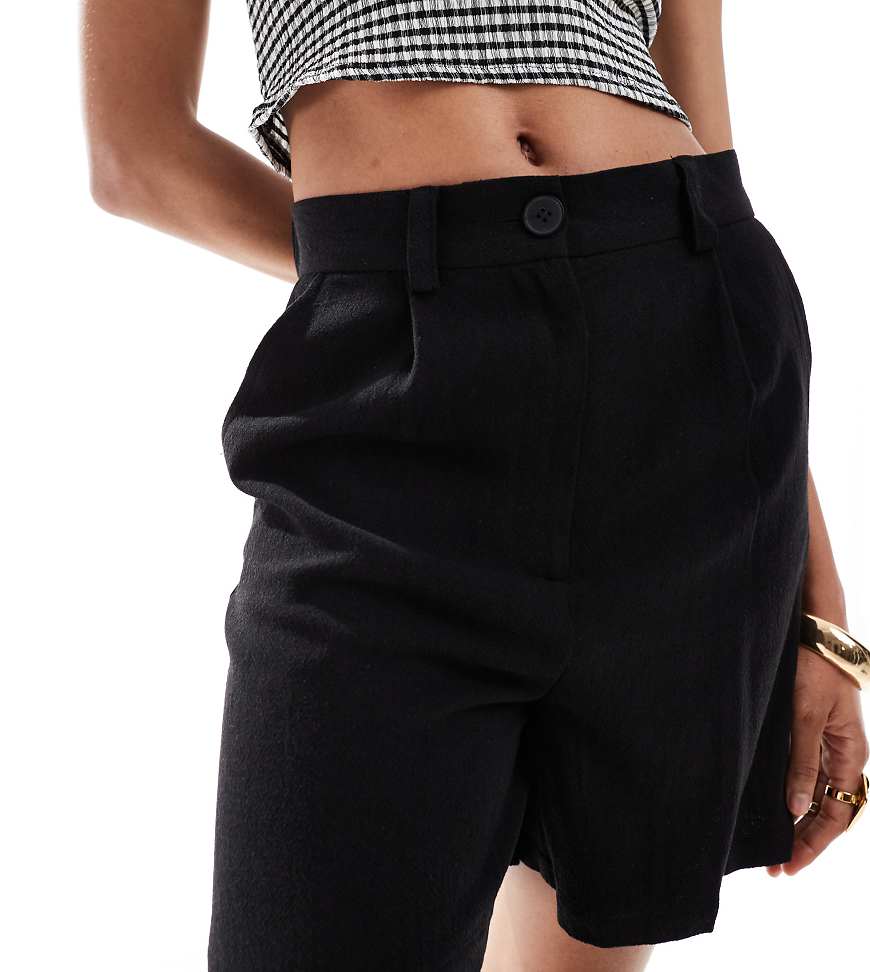 ASOS DESIGN Tall - Dad-Shorts in Schwarz mit Leinenanteil von ASOS Tall