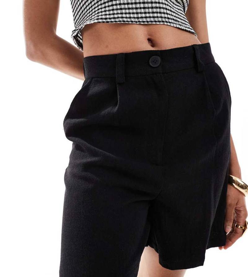 ASOS DESIGN Tall - Dad-Shorts in Schwarz mit Leinenanteil von ASOS Tall