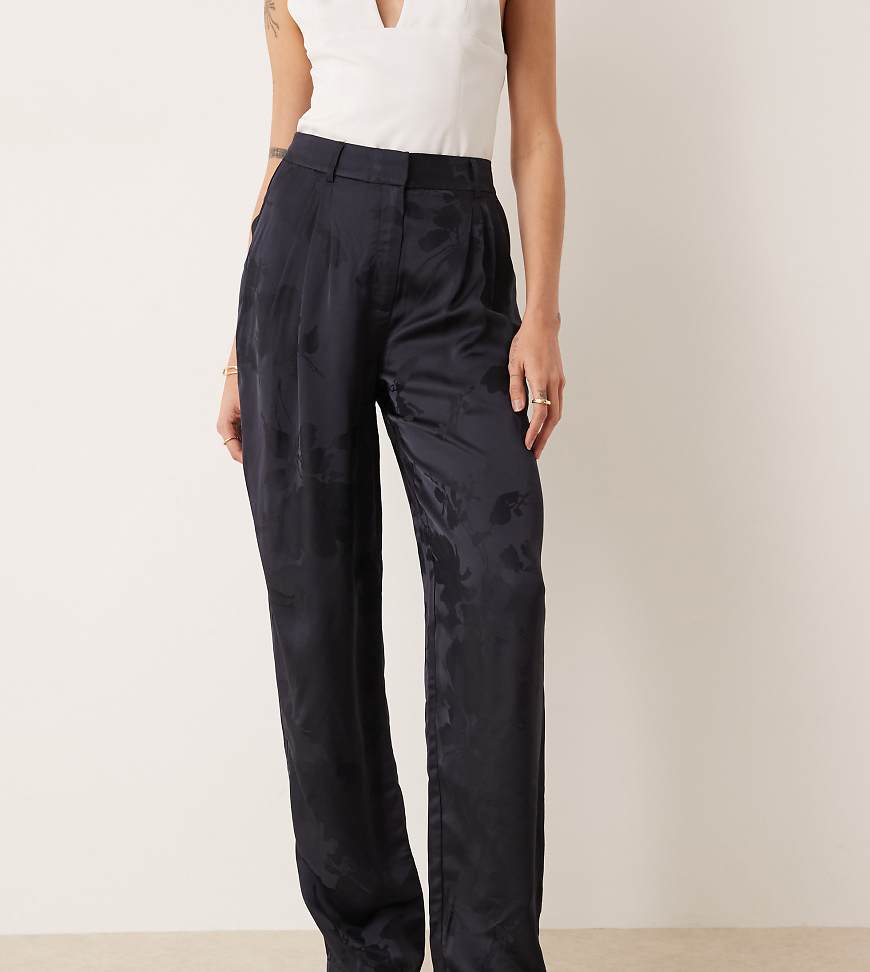 ASOS DESIGN Tall - Elegante, gerade Hose aus Satin-Jacquard in Marineblau mit hohem Bund von ASOS Tall