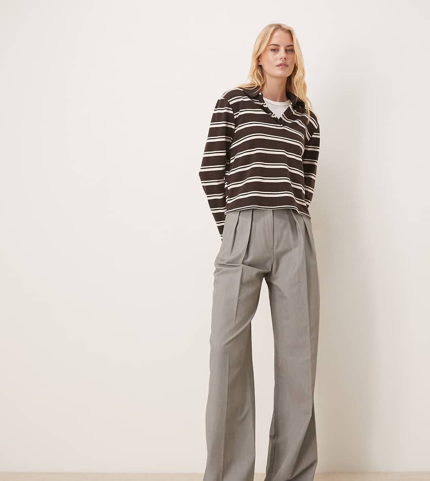 ASOS DESIGN Tall - Elegante Hose in Grau mit weitem Bein und Bundfalten von ASOS Tall