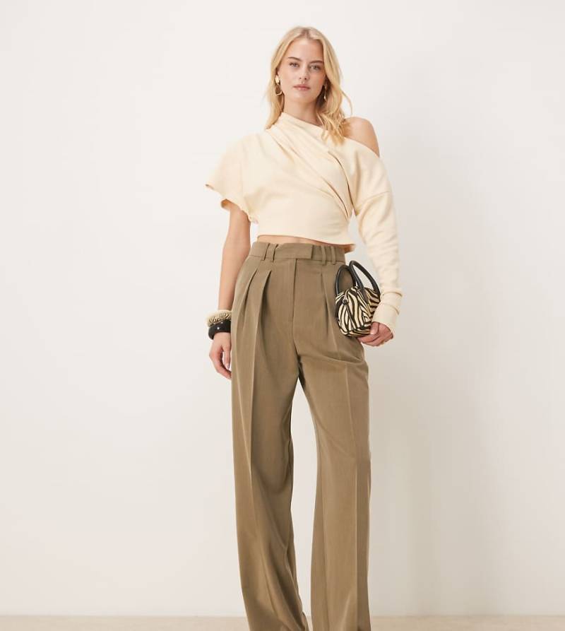 ASOS DESIGN Tall - Elegante Hose in Olivgrün mit weitem Bein und Bundfalten von ASOS DESIGN