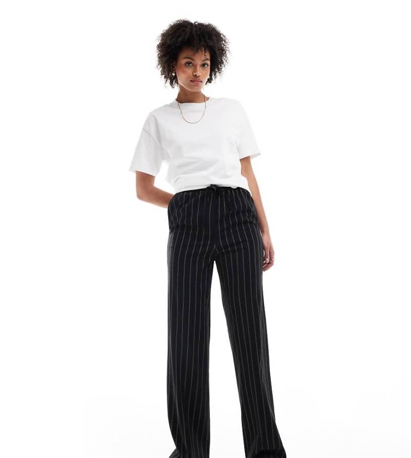 ASOS DESIGN Tall - Elegante Schlupfhose in Schwarz mit Streifen von ASOS Tall