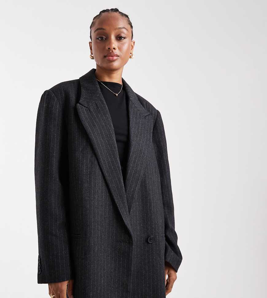ASOS DESIGN Tall - Eleganter Wollmix-Blazer in Anthrazit mit Nadelstreifen-Grau von ASOS Tall