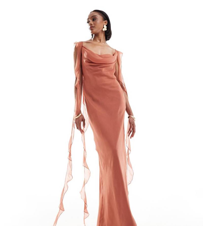ASOS DESIGN Tall - Exklusiv - Maxikleid in Altrosa mit Wasserfallausschnitt und Rüschendetail von ASOS Tall
