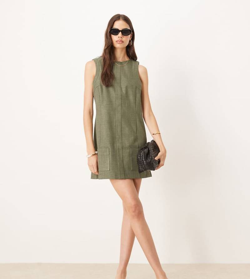 ASOS DESIGN Tall - Gebondetes Mini-Etuikleid in dunklem Khaki mit Taschendetail-Grün von ASOS Tall
