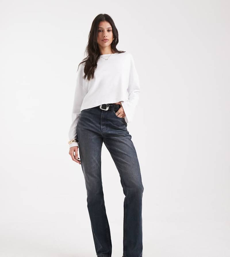 ASOS DESIGN Tall - Gerade Jeans im 90er-Stil in Blauschwarz-Marineblau von ASOS Tall