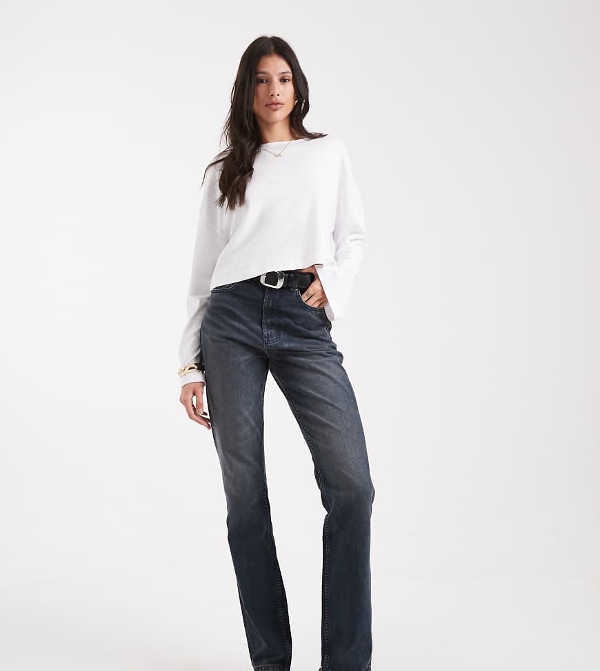 ASOS DESIGN Tall - Gerade Jeans im 90er-Stil in Blauschwarz-Marineblau von ASOS Tall