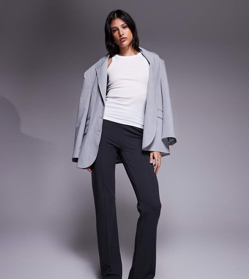 ASOS DESIGN Tall - Gerade geschnittene Hose in Anthrazit mit Biesen-Grau von ASOS Tall