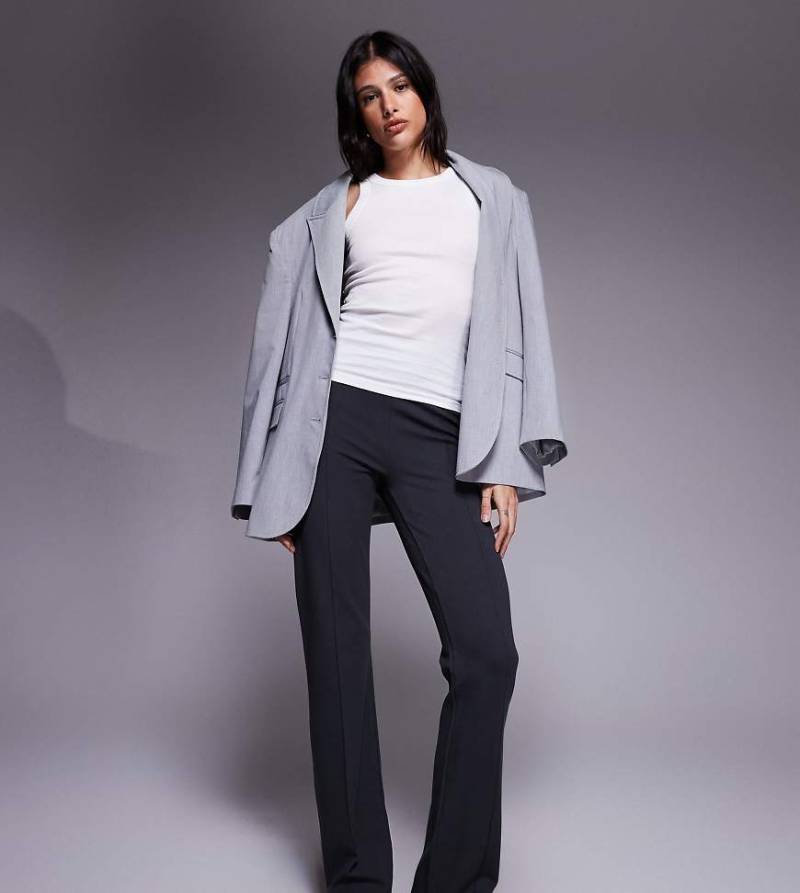 ASOS DESIGN Tall - Gerade geschnittene Hose in Anthrazit mit Biesen-Grau von ASOS Tall