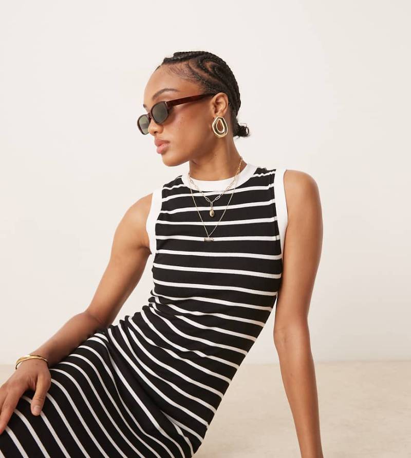 ASOS DESIGN Tall - Geripptes Tanktop-Midikleid im Stil der 90er in Schwarz-Weiß gestreift-Bunt von ASOS Tall