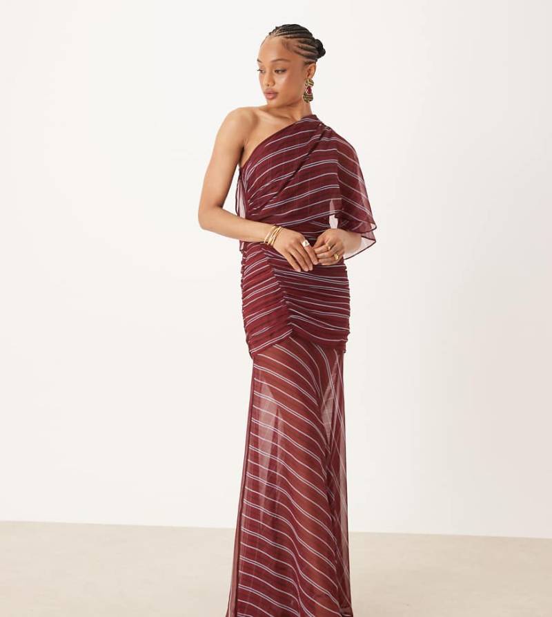 ASOS DESIGN Tall - Gestreiftes Maxikleid in Beerenrot mit Cape-Ärmel an einer Schulter und gerafftem Oberteil-Bunt von ASOS Tall