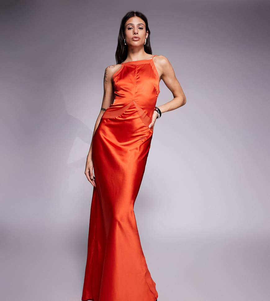 ASOS DESIGN Tall - Hochgeschlossenes Maxikleid aus Satin-Chiffon-Mix in Rot mit eckigem Ausschnitt ASOS DESIGN Tall - Hochgeschlossenes Maxikleid aus Satin-Chiffon-Mix in Rot mit eckigem Ausschnitt von ASOS Tall