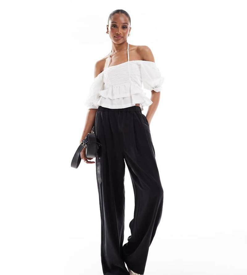 ASOS DESIGN Tall - Hochwertige, lässige Schlupfhose in verwaschenem Schwarz mit Bundfalten ASOS DESIGN Tall - Hochwertige, lässige Schlupfhose in verwaschenem Schwarz mit Bundfalten von ASOS Tall