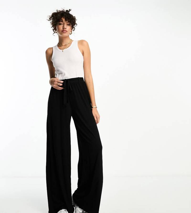 ASOS DESIGN Tall - Hose in Schwarz mit weitem Schnitt und Bindegürtel von ASOS Tall
