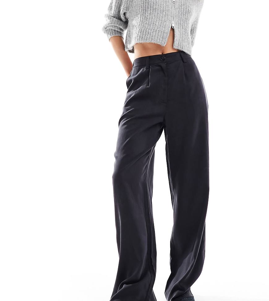 ASOS DESIGN Tall - Hose in verwaschenem Schwarz mit lockerem, geradem Schnitt von ASOS Tall