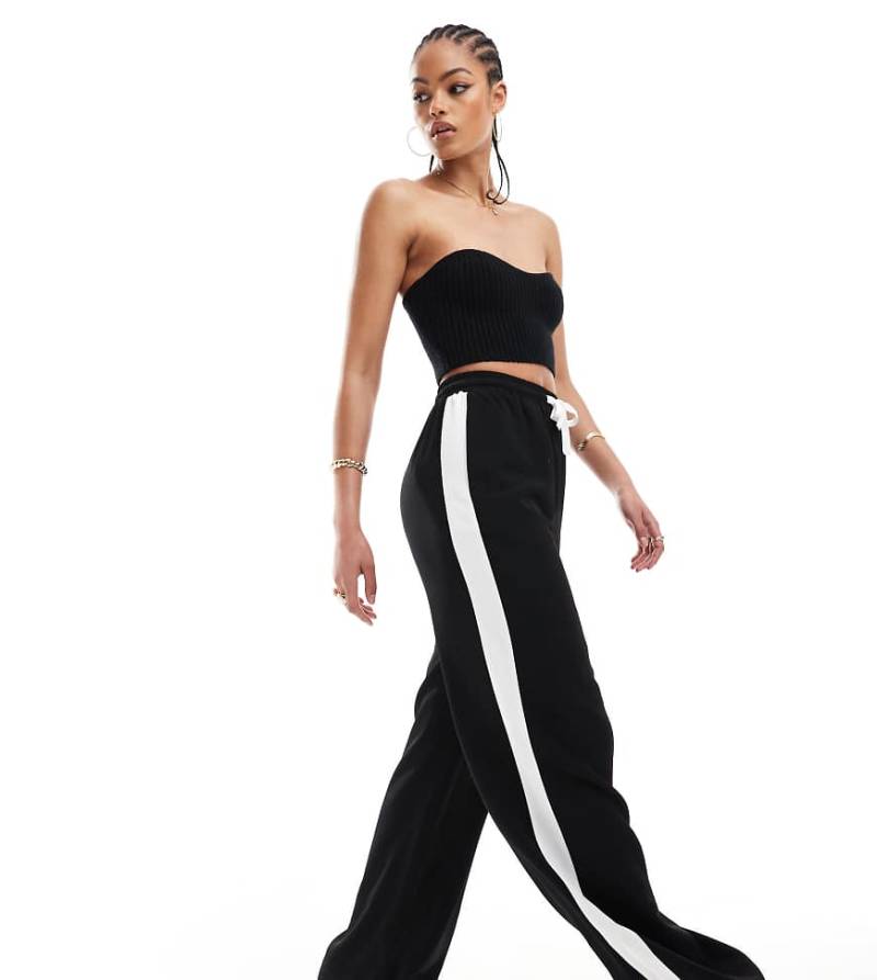 ASOS DESIGN Tall - Schlupfhose in Schwarz mit Kontrastbahn von ASOS Tall