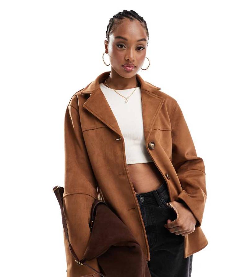 ASOS DESIGN Tall - Jacke aus Wildleder in Hellbraun mit Knopfleiste vorne von ASOS Tall