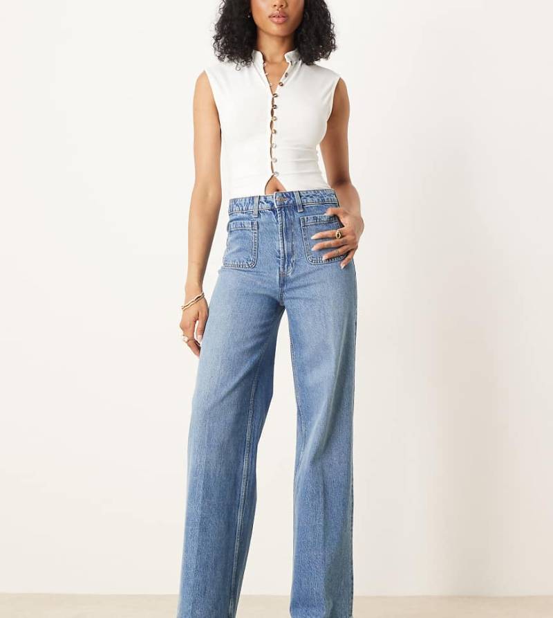 ASOS DESIGN Tall - Jeans in Mittelblau mit hohem Bund, weitem Schnitt und Vordertaschen von ASOS Tall