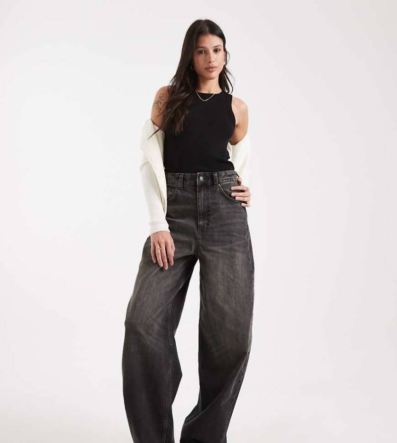 ASOS DESIGN Tall - Jeans in Schwarz mit weitem, abgerundetem Bein und hohem Bund von ASOS Tall