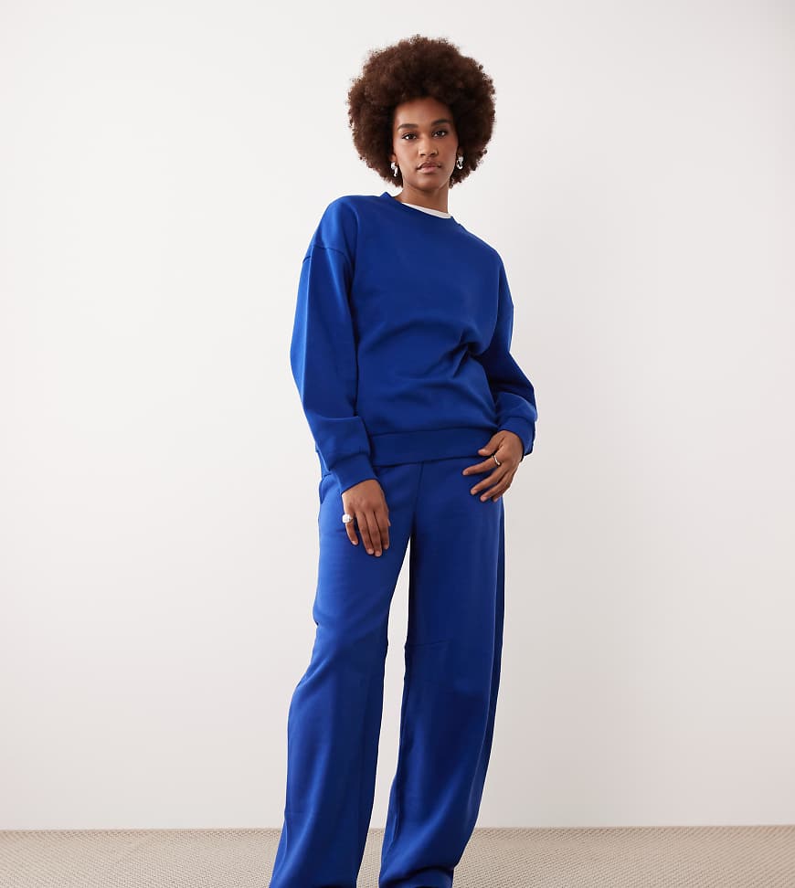 ASOS DESIGN Tall - Jogginghose in Tiefblau, mit weicher Innenseite und abgerundetem Bein von ASOS Tall