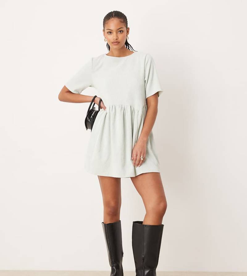 ASOS DESIGN Tall - Kurzes T-Shirt-Hängerkleid aus Cord in Minzgrün mit Ziernaht in der Taille von ASOS Tall