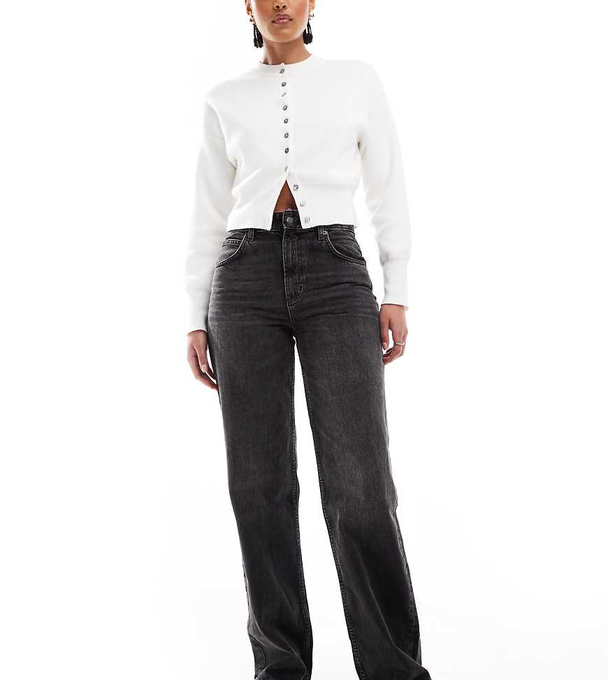 ASOS DESIGN Tall - Lässige Jeans in verwaschenem Schwarz mit niedrigem Bund ASOS DESIGN Tall - Lässige Jeans in verwaschenem Schwarz mit niedrigem Bund von ASOS Tall