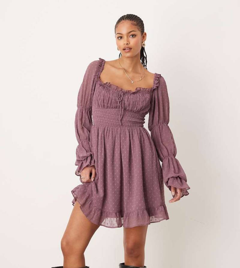 ASOS DESIGN Tall - Langärmliges, kurzes Milchmädchen-Kleid aus Dobby-Stoff in Mauve mit gesmokter Taille-Bunt von ASOS Tall