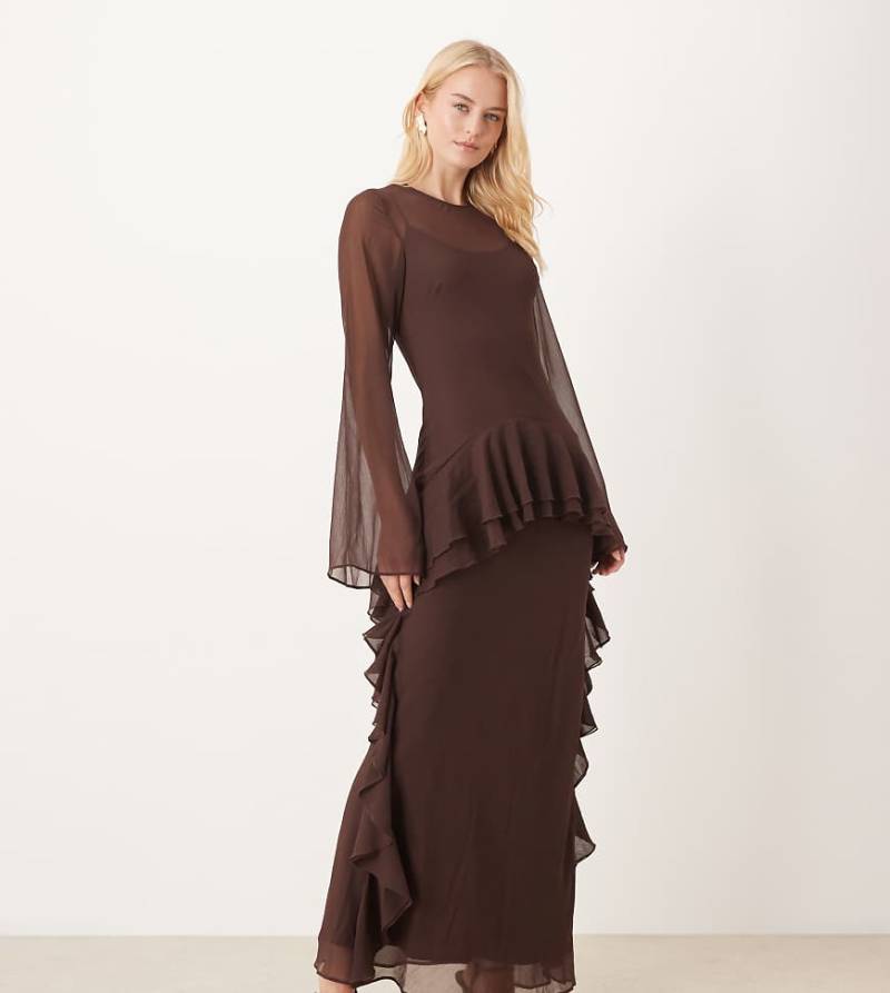 ASOS DESIGN Tall - Langärmliges Chiffon-Maxikleid in Schokobraun geblümt mit Rüschensaum-Brown von ASOS Tall