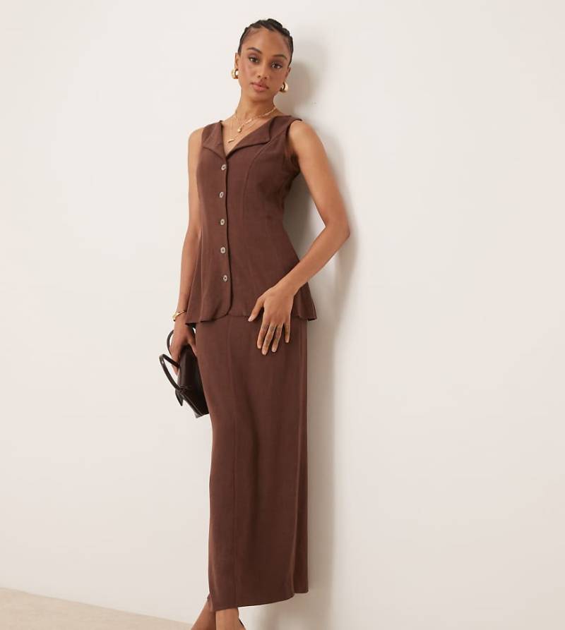 ASOS DESIGN Tall - Leinen-Midikleid in Schokobraun mit Westendetail von ASOS Tall