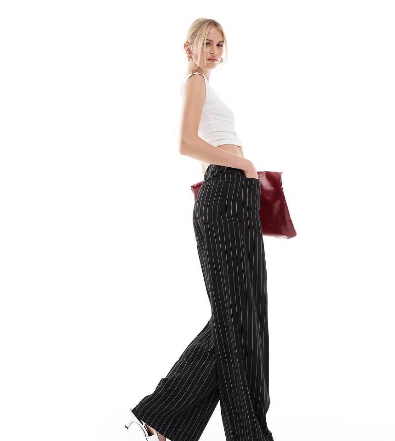 ASOS DESIGN Tall - Lockere, gerade geschnittene Hose in Schwarz gestreift mit 5-Taschen-Design von ASOS Tall