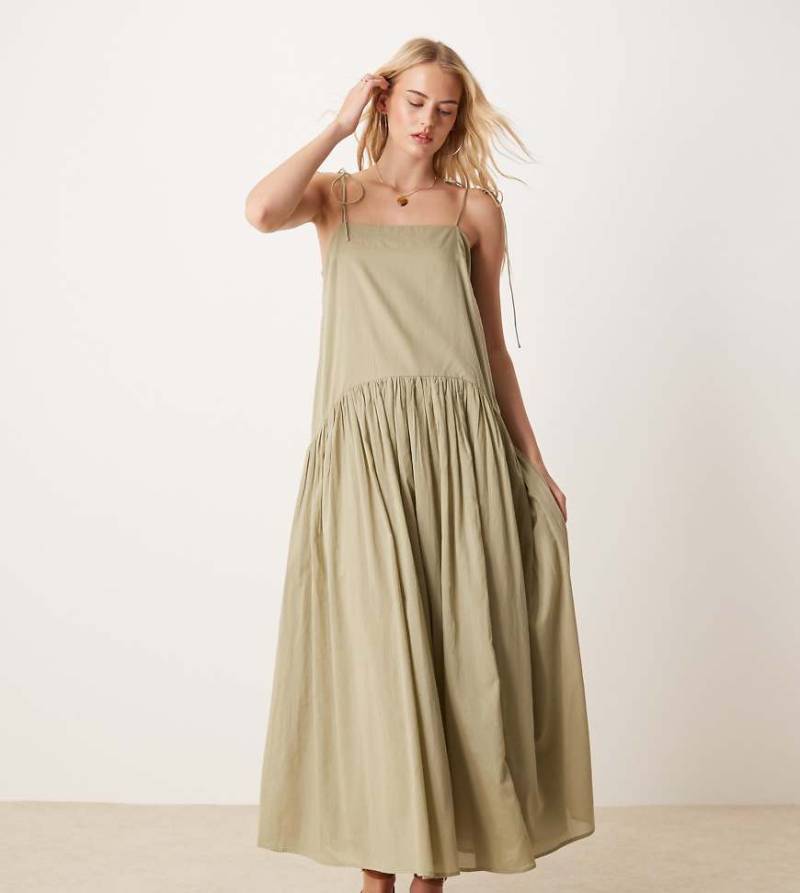 ASOS DESIGN Tall - Maxikleid in Kittgrau mit tiefer Taille von ASOS Tall