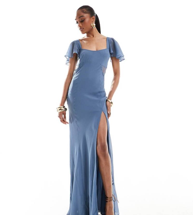 ASOS DESIGN Tall - Maxikleid in Staubblau mit Flatterärmeln und Spitzeneinsatz von ASOS Tall