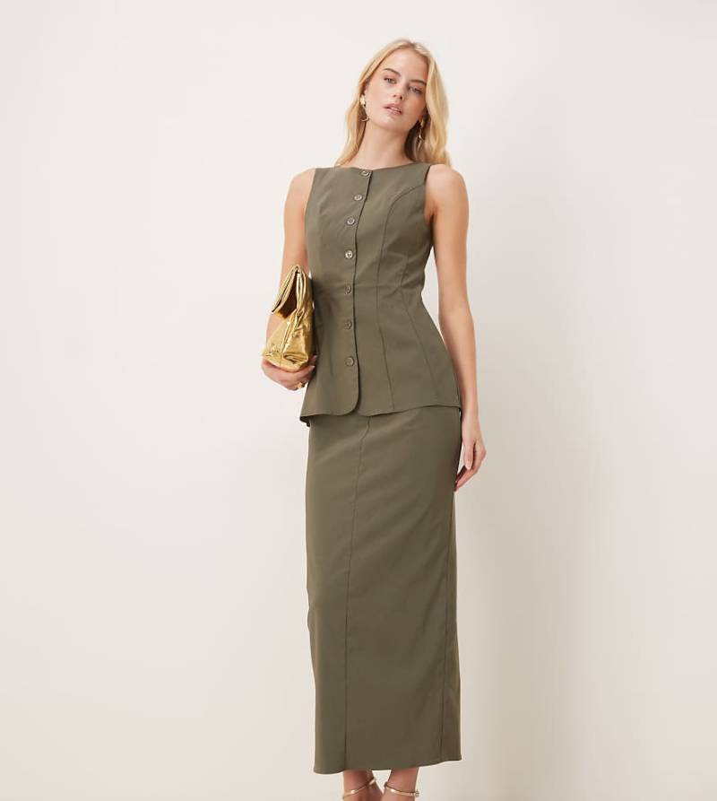 ASOS DESIGN Tall - Midikleid in Olivgrün mit Knopfleiste und U-Boot-Ausschnitt von ASOS Tall