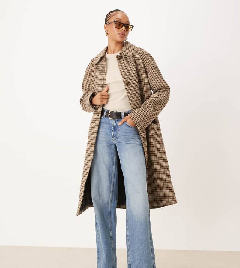 ASOS DESIGN Tall - Mittellanger Mantel mit Heritage-Karomuster und Steppfutter-Bunt von ASOS Tall