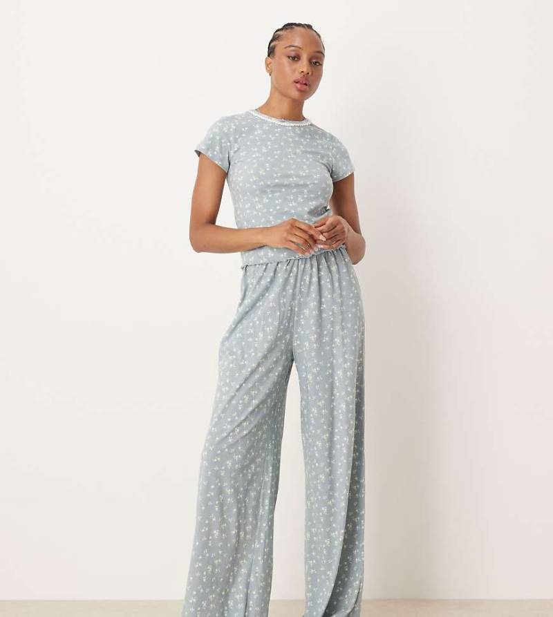 ASOS DESIGN Tall - Mix & Match - Pyjama-Hose in Blau mit Blümchenmuster von ASOS Tall