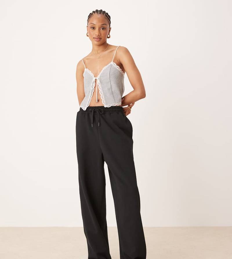 ASOS DESIGN Tall - Oversize-Jogginghose in Schwarz mit umgeschlagenem Saum von ASOS Tall
