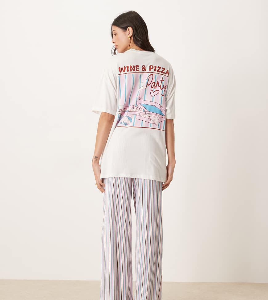 ASOS DESIGN Tall - Pyjama-Set aus Jersey, bestehend aus Oversize-T-Shirt mit „Wine & Pizza"-Motivprint und weit geschnittener Hose-Bunt von ASOS Tall