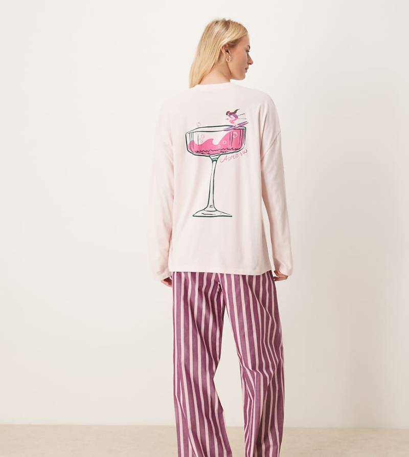 ASOS DESIGN Tall - Pyjama in Rosa aus langärmligem Shirt mit übergroßem Cocktail-Print und Hose mit weitem Bein von ASOS Tall