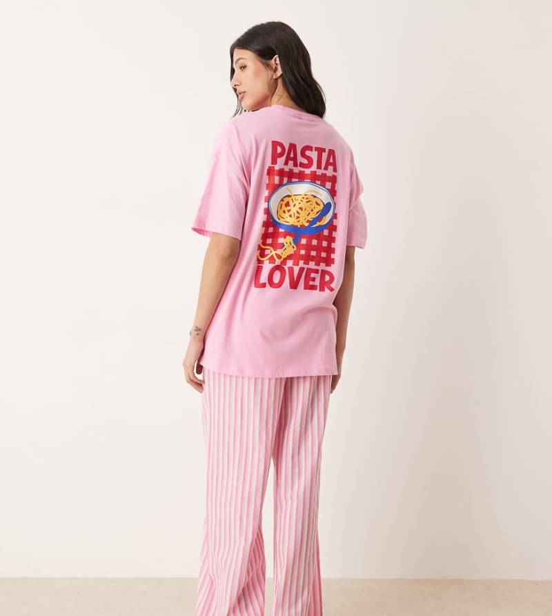 ASOS DESIGN Tall - Pyjama in Rosa mit Oversize-T-Shirt mit Pasta-Motivprint und weit geschnittener Hose aus Gewebe-Bunt von ASOS Tall