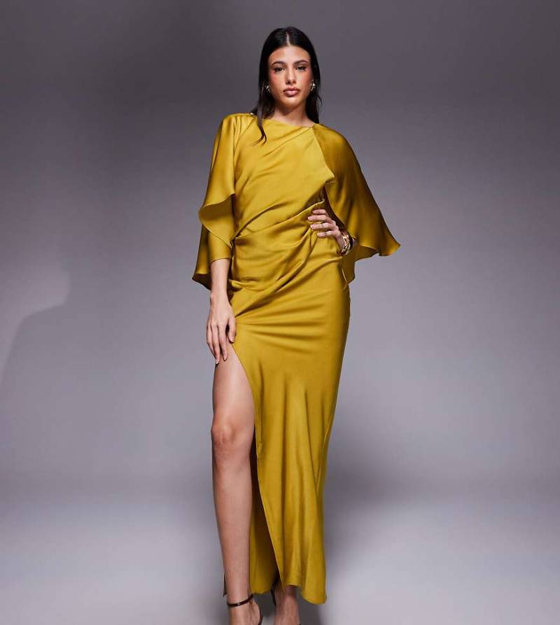 ASOS DESIGN Tall - Satin-Maxikleid in Chartreuse mit gerüschten Cape-Ärmeln, Rückenausschnitt und hohem Schlitz-Grün von ASOS Tall