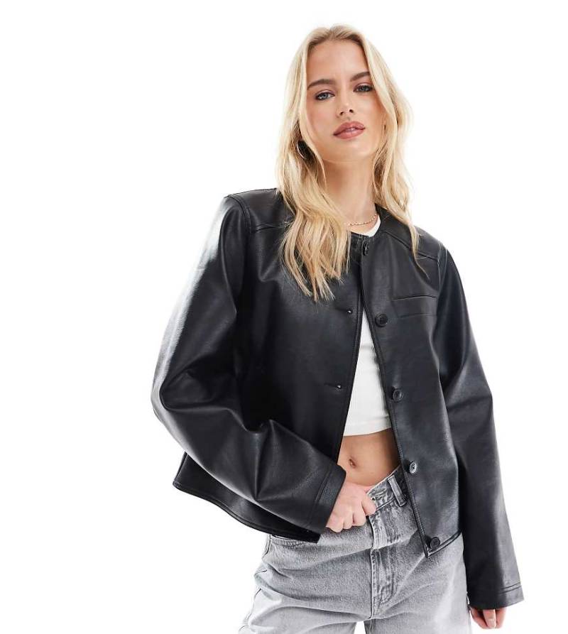 ASOS DESIGN Tall - Schlichte Jacke schwarzer Lederoptik ohne Kragen von ASOS Tall