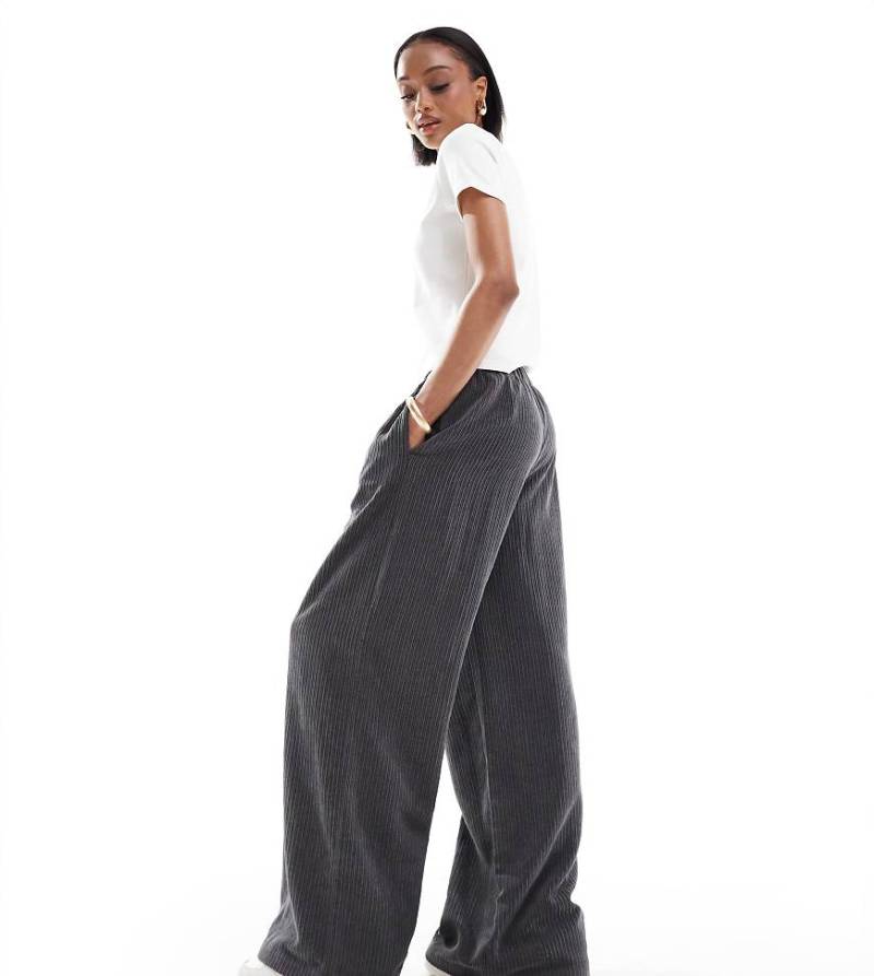 ASOS DESIGN Tall - Schlupfhose aus Cord in Grau mit weitem Schnitt von ASOS Tall