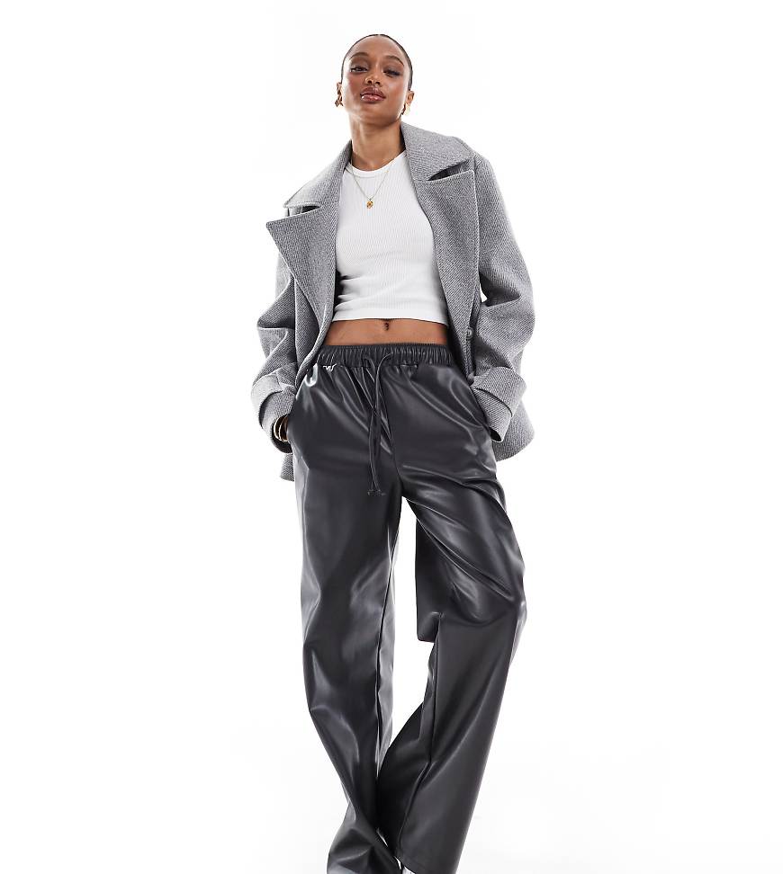 ASOS DESIGN Tall - Schlupfhose aus Kunstleder in Anthrazit mit weitem Bein-Grau von ASOS Tall