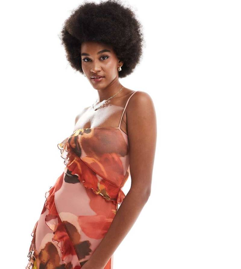 ASOS DESIGN Tall - Schulterfreies Maxikleid aus Netzstoff in Rosa mit Rüschen und Oversize-Blumenprint-Bunt ASOS DESIGN Tall - Schulterfreies Maxikleid aus Netzstoff in Rosa mit Rüschen und Oversize-Blumenprint-Bunt von ASOS Tall