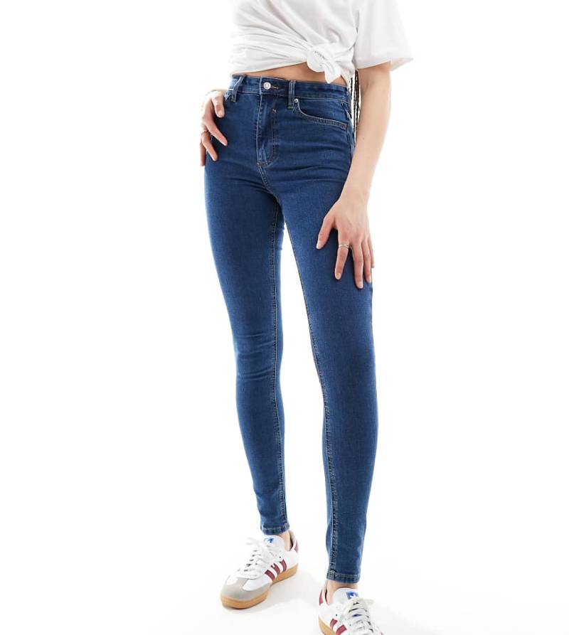 ASOS DESIGN Tall - Skinny Fit-Jeans in Dunkelblau von ASOS Tall