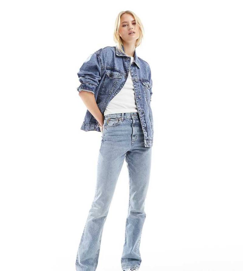 ASOS DESIGN Tall - Straight Jeans in Hellblau mit mittelhohem Bund von ASOS Tall
