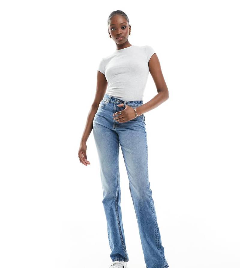 ASOS DESIGN Tall - Gerade geschnittene Jeans in mittlerer Waschung im 90er-Stil-Blau von ASOS Tall