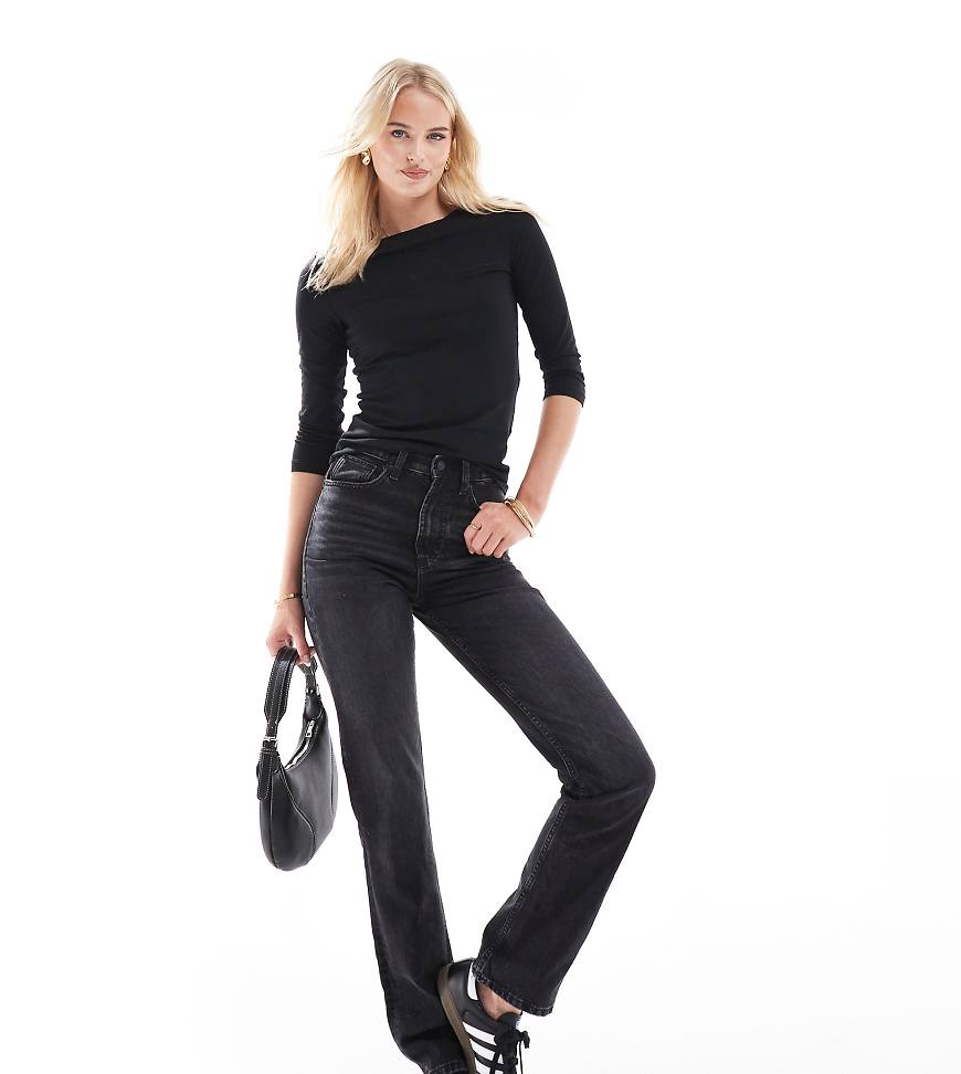 ASOS DESIGN Tall - Straight Jeans in verwaschenem Schwarz mit mittelhohem Bund ASOS DESIGN Tall - Straight Jeans in verwaschenem Schwarz mit mittelhohem Bund von ASOS Tall