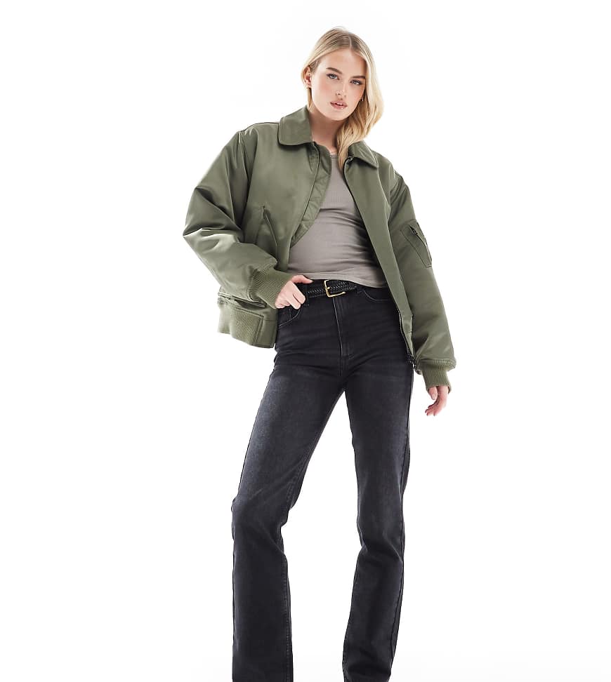 ASOS DESIGN Tall - Straight Jeans in verwaschenem Schwarz mit mittelhohem Bund ASOS DESIGN Tall - Straight Jeans in verwaschenem Schwarz mit mittelhohem Bund von ASOS Tall
