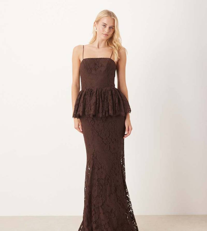 ASOS DESIGN Tall - Strukturiertes Maxikleid in Schokobraun mit voluminösem Oberteil mit Godet-Details und Spitze-Schwarz von ASOS Tall
